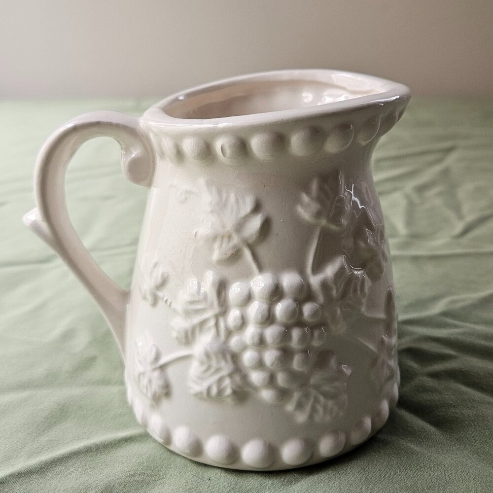 VTG Ceramic White 1 cup Measuring Cup Creamer Embossed Grape Napcoware Japan‎